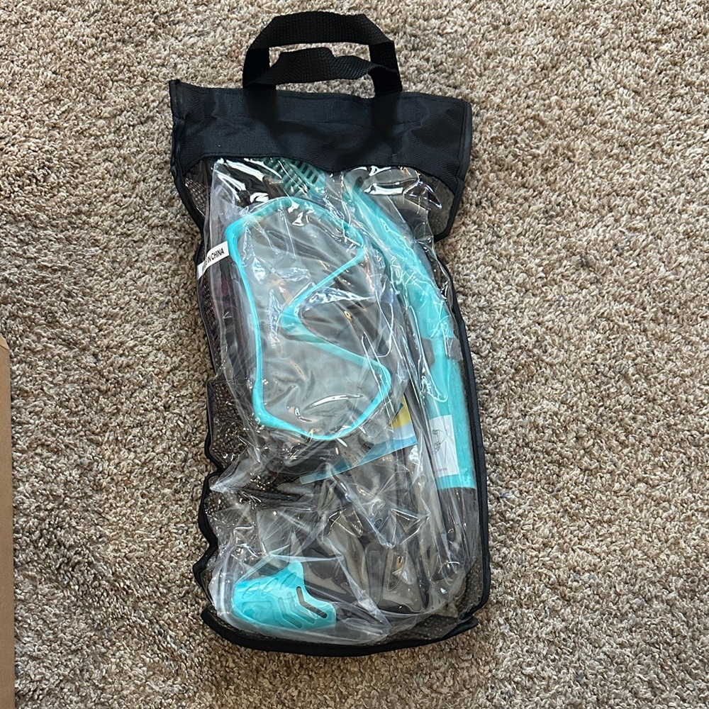 Aqua Snorkel Set with Mask and Carrying Tote